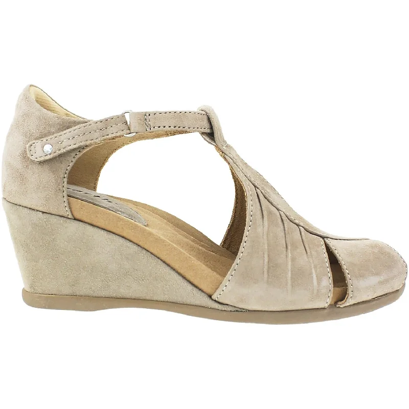 sandals for both casual and formal eventsWomen's Earth Primrose Ginger Suede