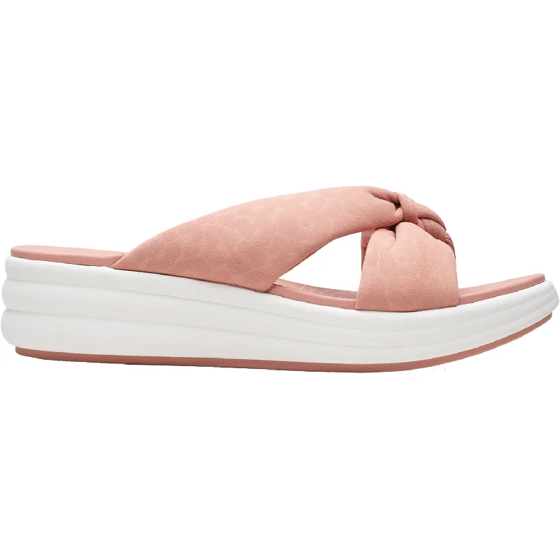 sandals for outdoor fun with adjustable strapsWomen's Clarks Cloudsteppers Drift Ave Peach Fabric