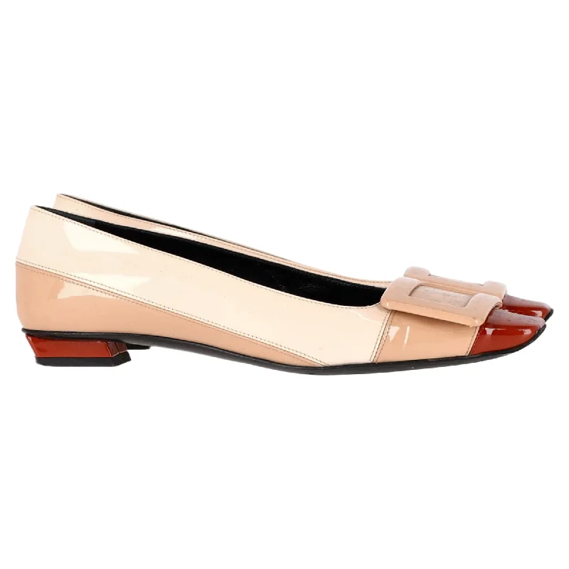 Stylish flats with bow accents for a playful look-Flats with classic fit-Roger Vivier Belle Vivier Buckle Flats in Beige Patent Leather