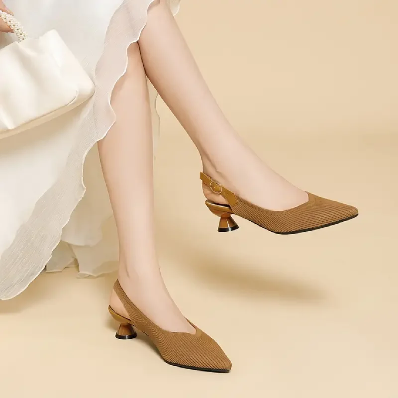 sandals with a chic, summery designWomen's Chunky Low Heeled Sandals - Skin-friendly lining to prevent blisters