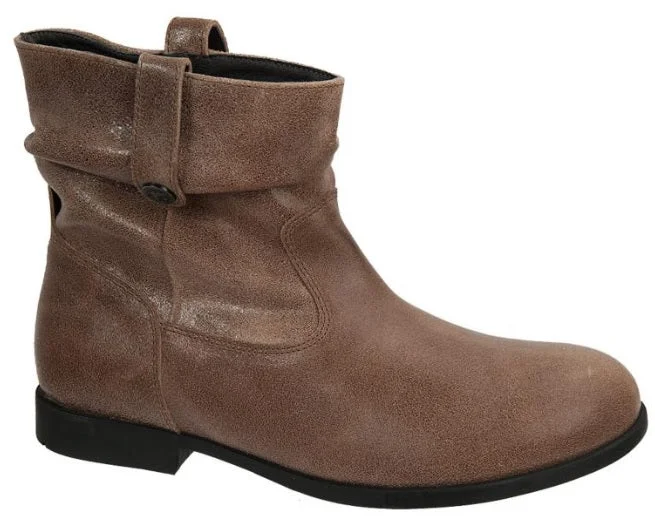 Classic chukka boots for women with soft leather-SARNIA BOOT - WAXED SUEDE MUD 1011105 (Regular)