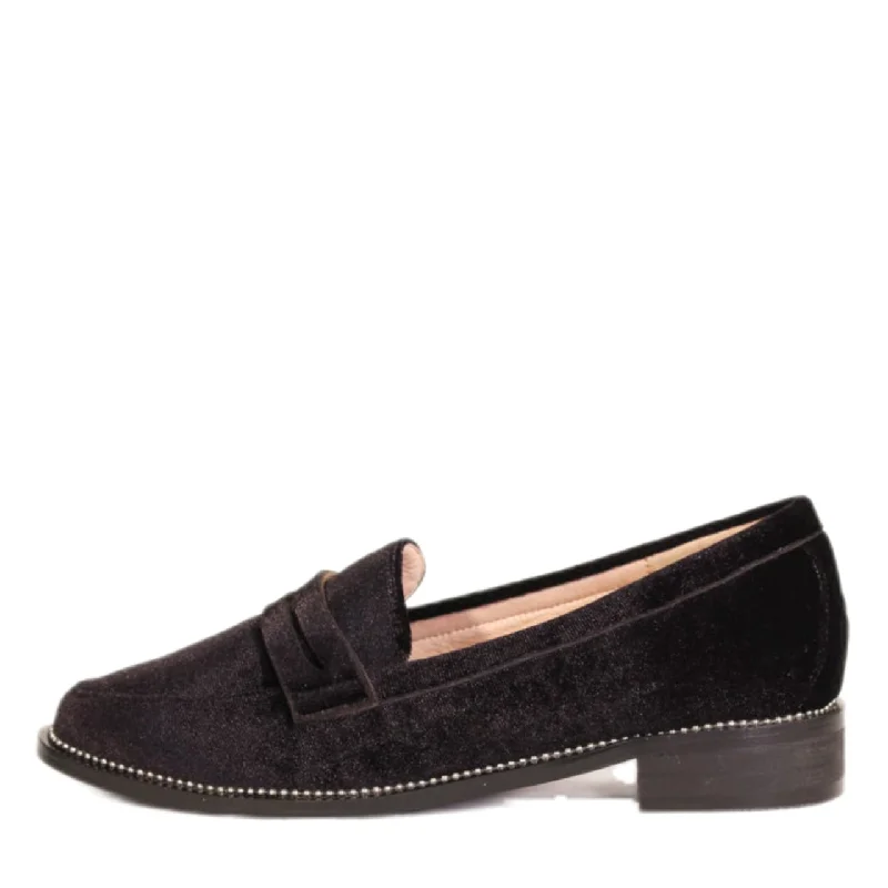 loafers for elegant casual business attireLoafers with Stable FitLea Velvet Loafers