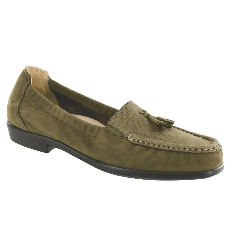 loafers with lightweight sole for added comfortLoafers with Springy CushionWomen's Hope Loafer - Medium In Green Tundra