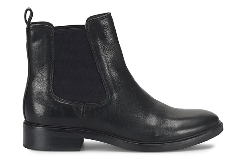 Comfortable boots for men with heavy-duty leather finish-Pamella