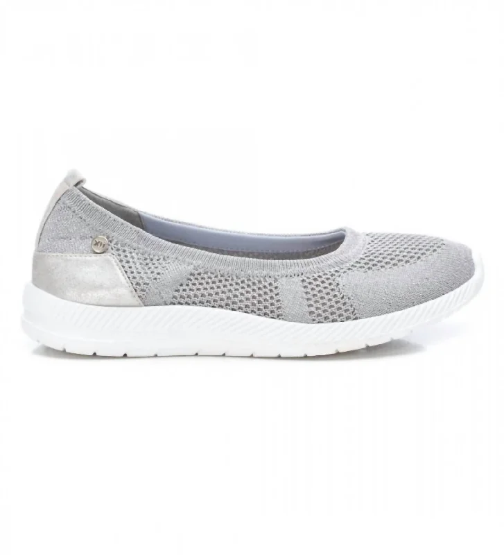 Comfortable flats for long work days with cushioned soles-Flats for casual appeal-Women's Ballet Flats In Silver