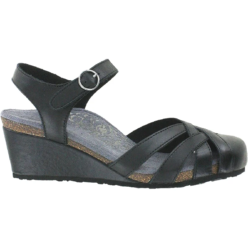 sandals with comfortable cushioned insole for walkingWomen's Aetrex Lindsay Black Leather