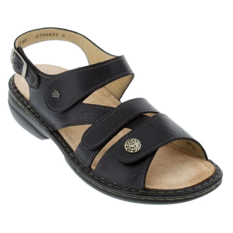 sandals with stylish metallic buckle for extra appealGOMERA-SOFT FOOTBED