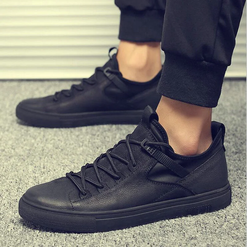 Comfortable flats with padded heel for extra comfort-Flats for versatile fit-New Hot sale fashion male casual shoes all Black Men's leather casual Sneakers  fashion  Black white flats shoes LH-57