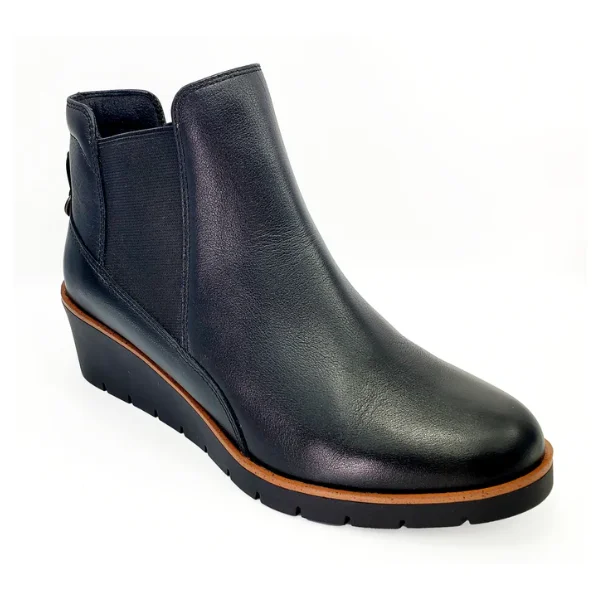 Comfortable winter boots for men with removable insole-Reverse Women's Galway Wedge Bootie Wide Black