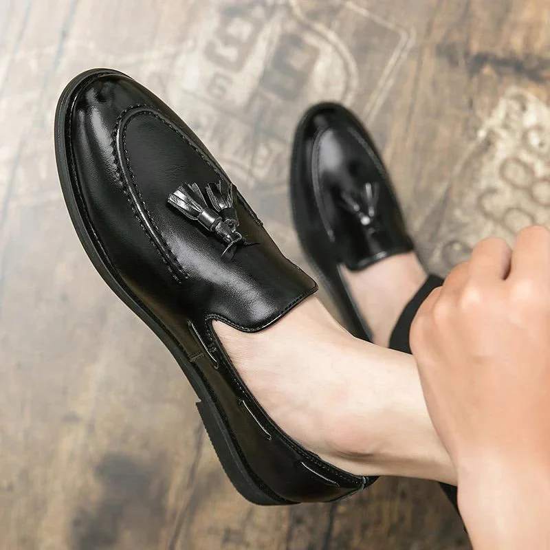 loafers with rubber sole for extra comfortLoafers with Advanced CushioningDual tassel Loafer